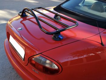 jaguar xk8 rouge convertible avec porte-bagages revo monté sur le côté
