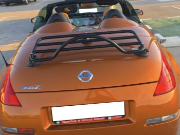 Nissan 350z con portaequipajes Revo Rack negro instalado